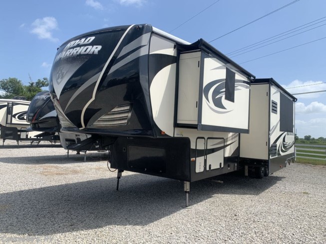2017 Road Warrior RW 427 by Heartland from Courvelle