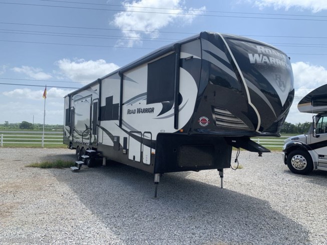 2017 Heartland Road Warrior RW 427 - Used Toy Hauler For Sale by Courvelle