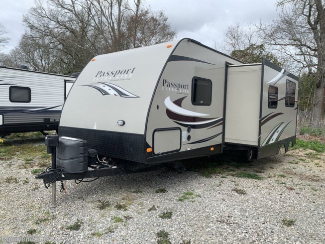 2015 Keystone Passport Ultra Lite Grand Touring 2770RB - Used Travel Trailer For Sale by Courvelle