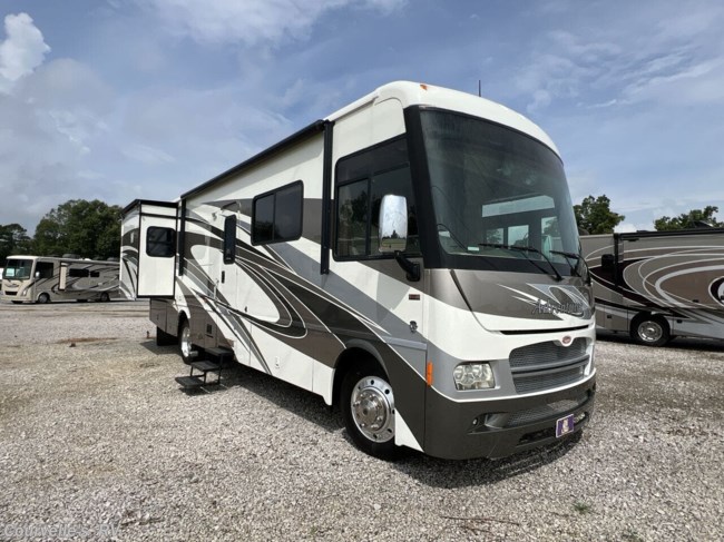 2013 Winnebago Adventurer 32H