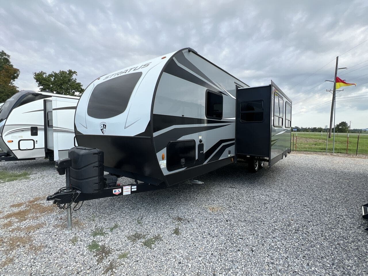 2022 Venture RV Stratus SR291VQB - Used Travel Trailer For Sale by Courvelle's RV in Opelousas, Louisiana features Exterior Speakers, Shower, Awning, Hitch, Toilet