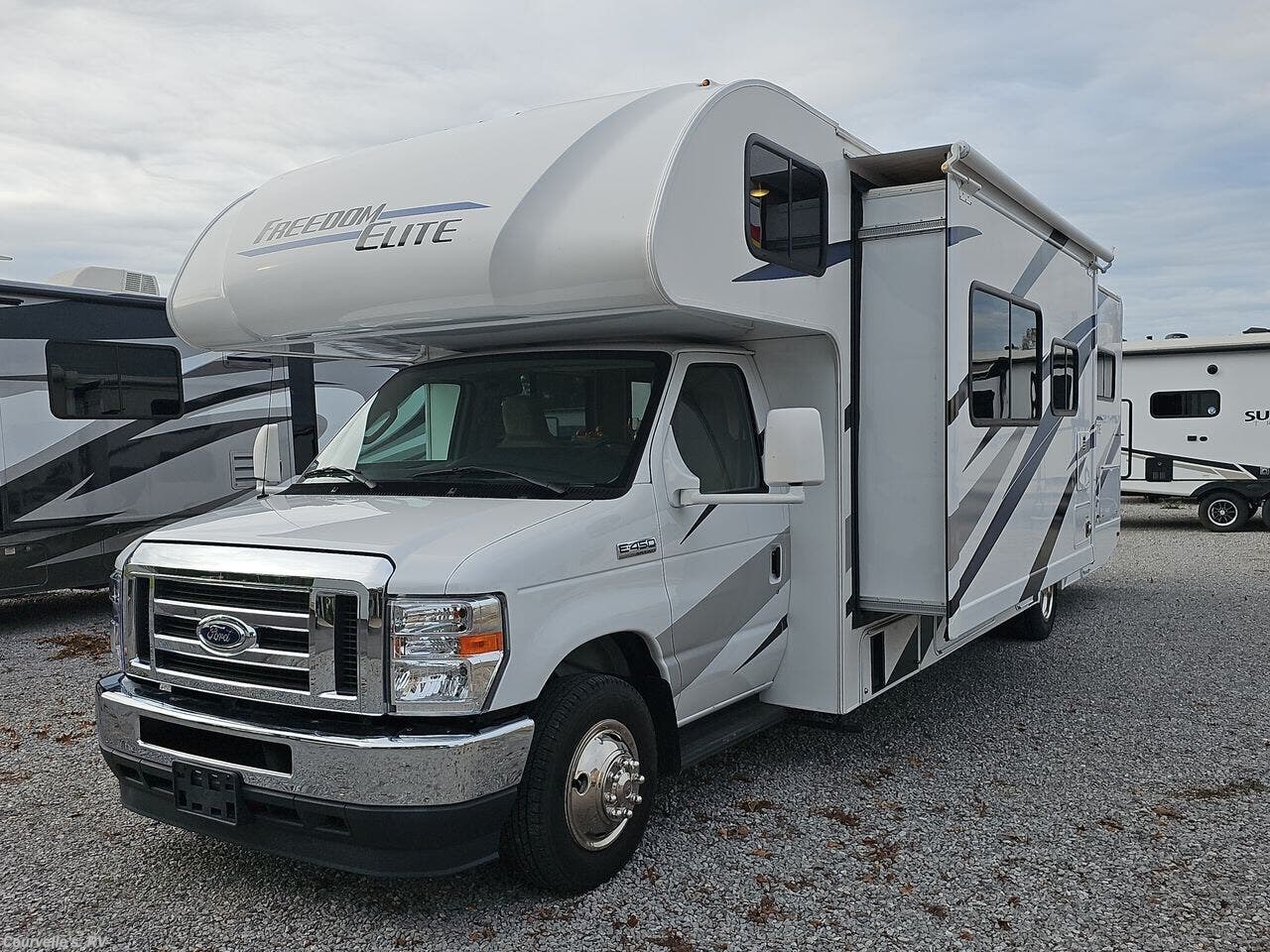 2022 Thor Motor Coach Freedom Elite 30FE - Used Class C For Sale by Courvelle's RV in Opelousas, Louisiana features Black Tank Flush, Generator, Detachable Power Cord, Hitch, Shower