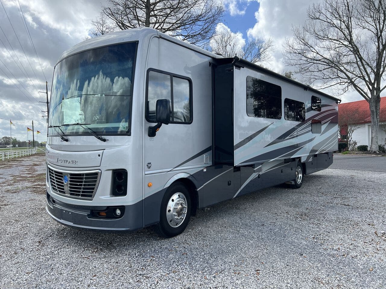 2020 Vacationer 36F by Holiday Rambler from Courvelle's RV in Opelousas, Louisiana