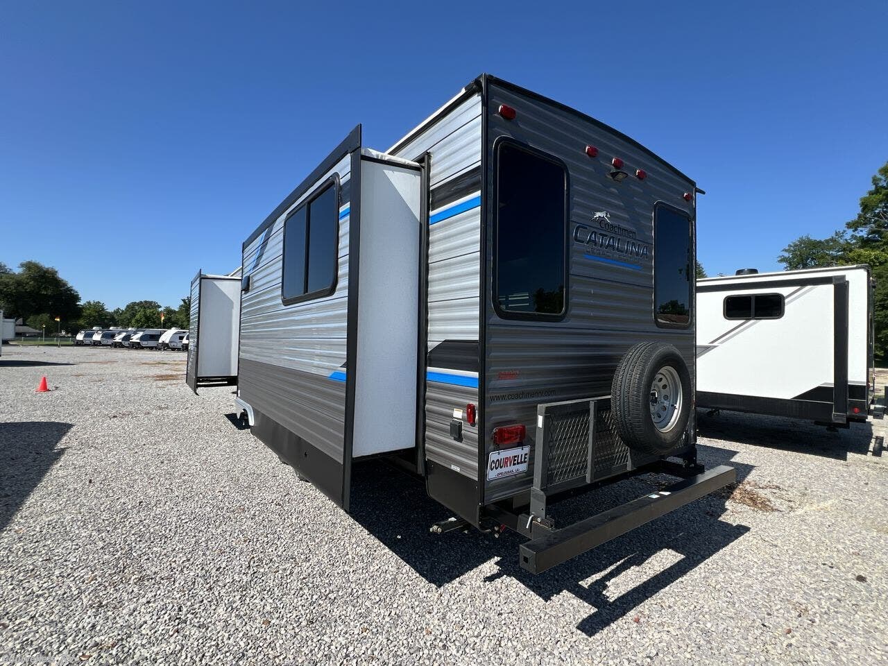 2022 Catalina Legacy Edition 333RETS by Coachmen from Courvelle's RV in Opelousas, Louisiana