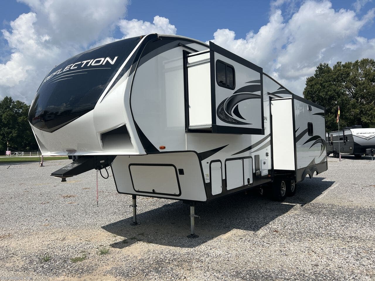 2022 Grand Design Reflection 303RLS - Used Fifth Wheel For Sale by Courvelle's RV in Opelousas, Louisiana features Booth Dinette, Furnace, Stove Top Burner, External Shower, 50 Amp Service