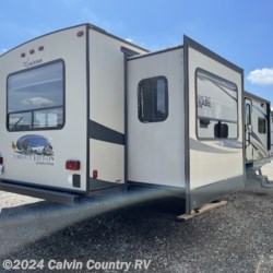 2013 Coachmen Freedom Express 298 REDS  - Travel Trailer New  in Depew OK For Sale by Calvin Country RV call 918-205-2272 today for more info.