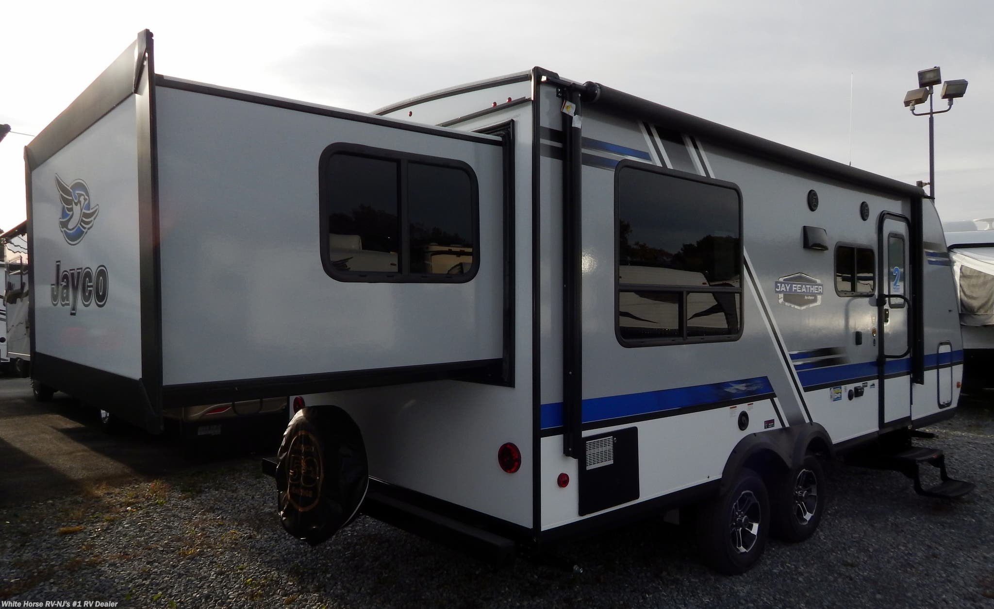 travel trailer with slide out king bed