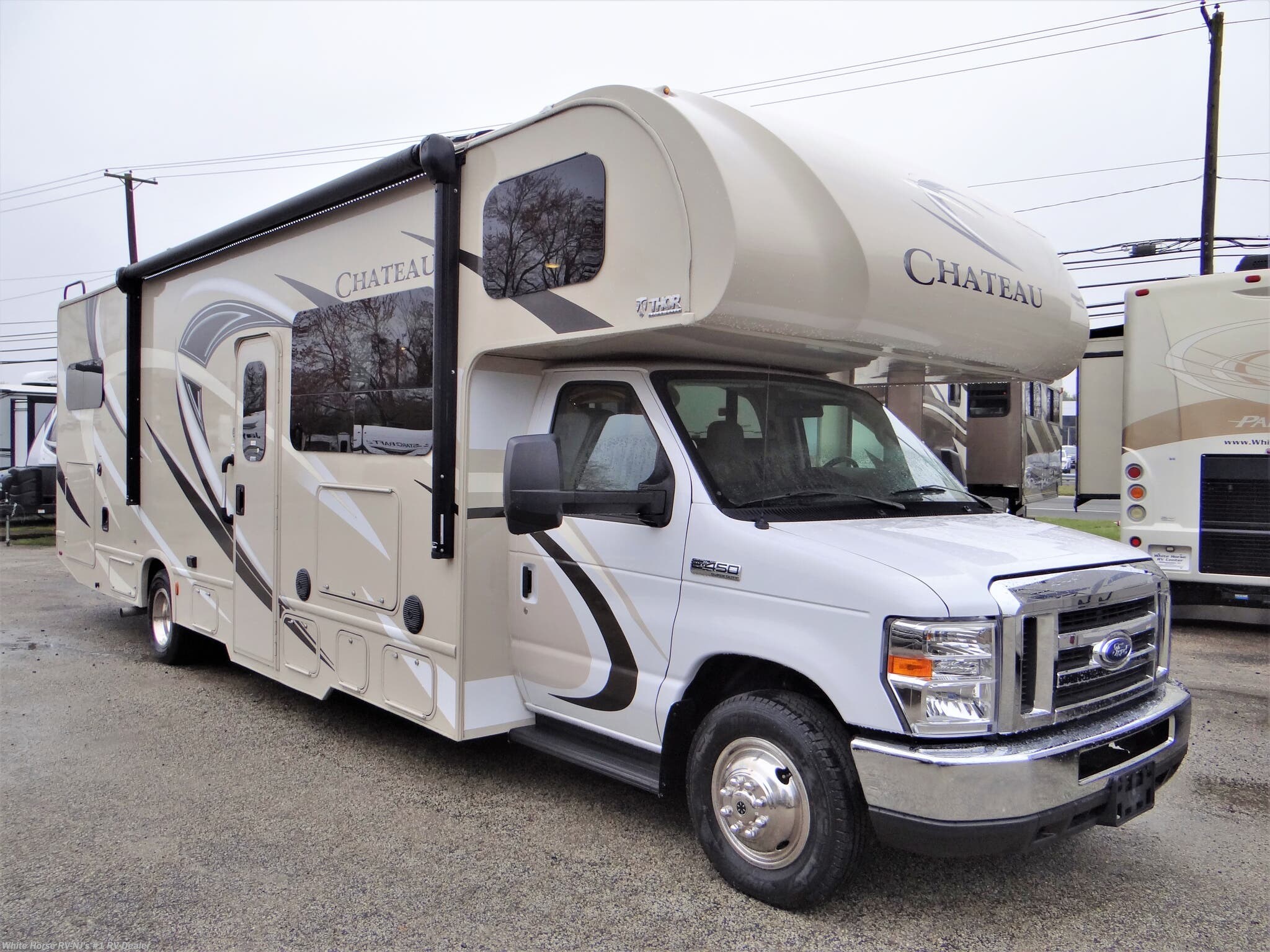 2018 Thor Motor Coach Chateau 31W Full Wall Slide, Rear East-West Queen ...