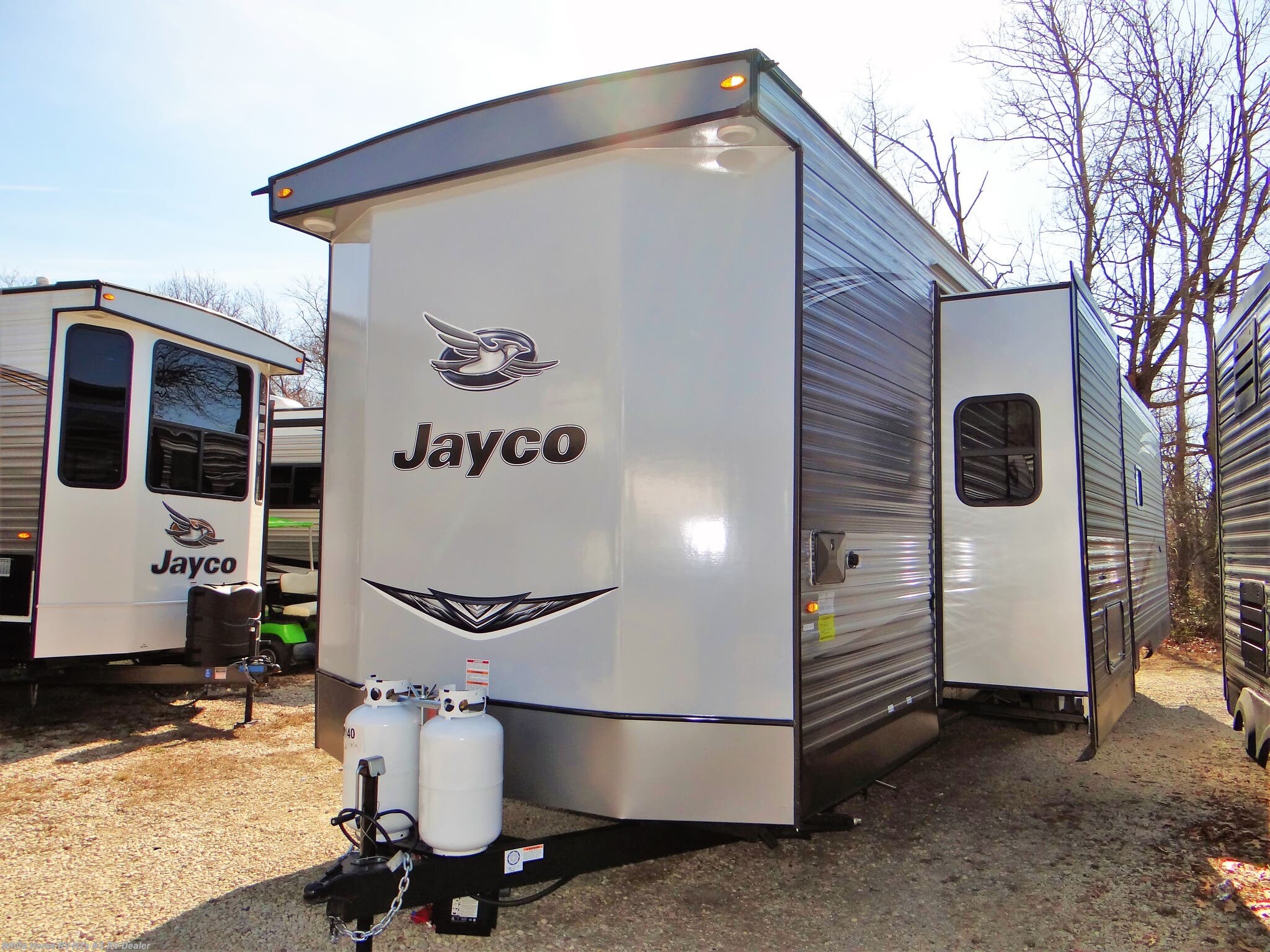 2020 Jayco RV Jay Flight Bungalow 40FBTS Front Bathroom Triple Slide ...