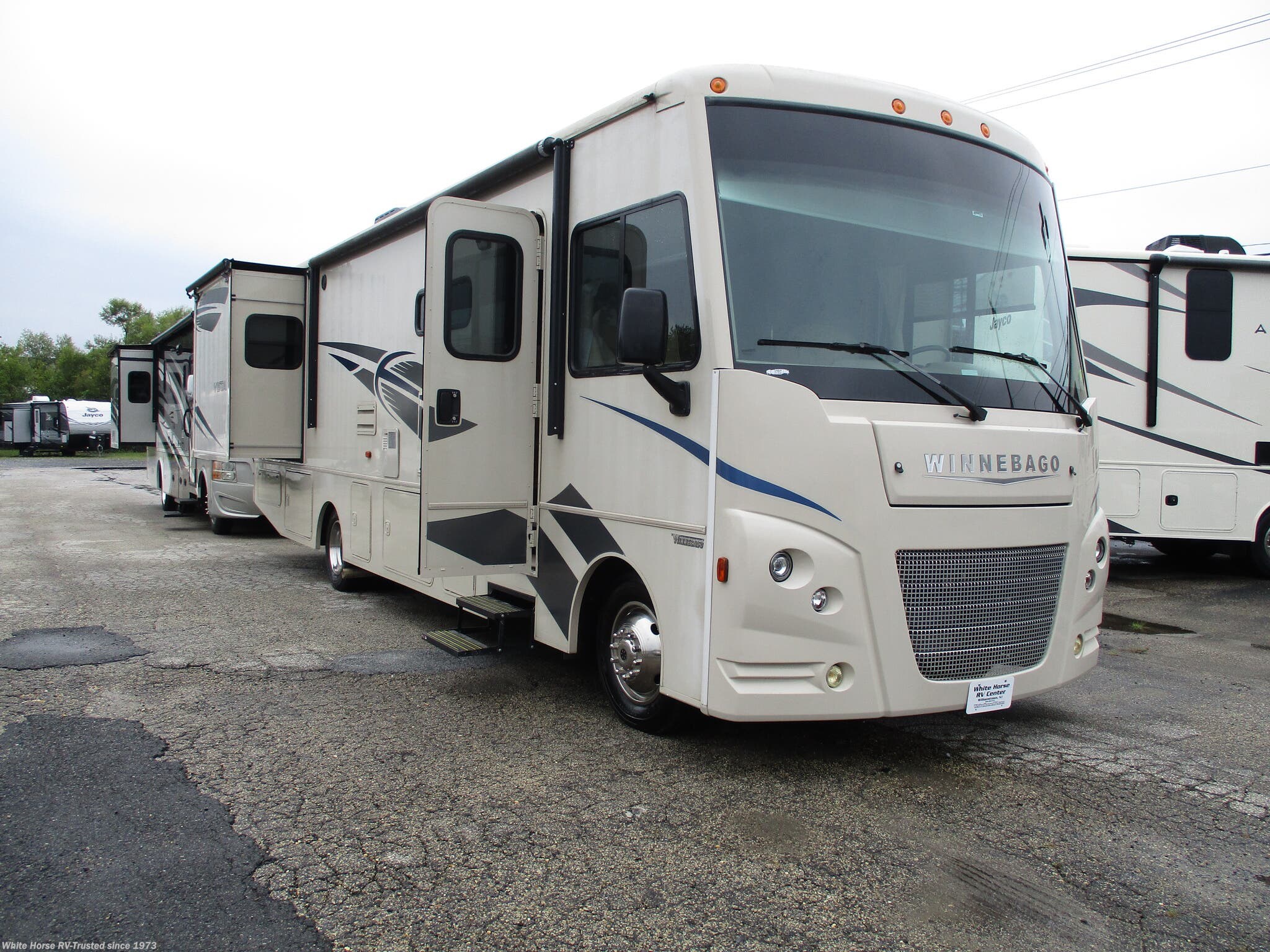 2018 Winnebago Vista 32YE Double Slide RV for Sale in Williamstown, NJ