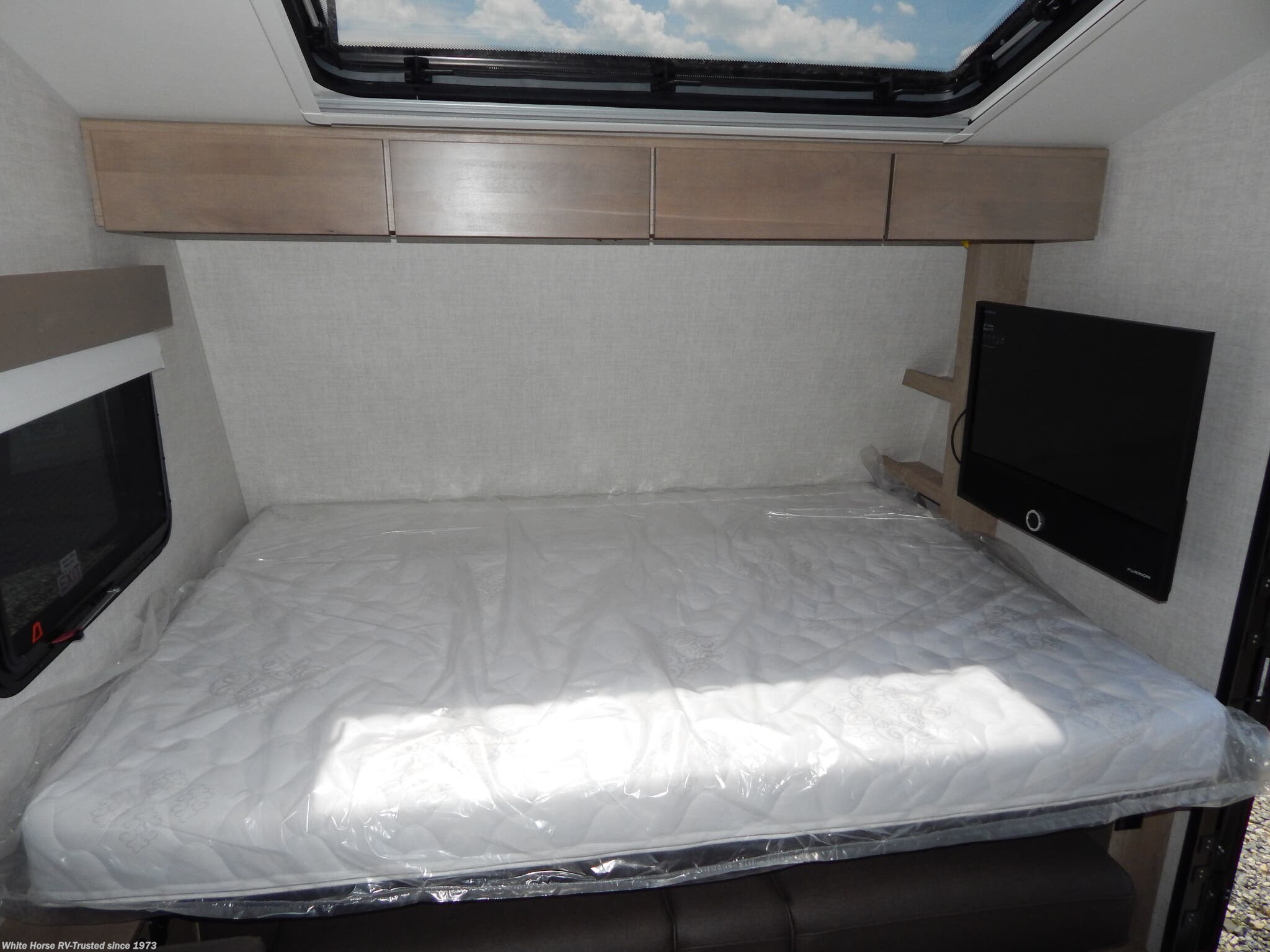 2022 Ember RV Overland 191MSL Front Murphy Bed, Corner Bunk/Utility