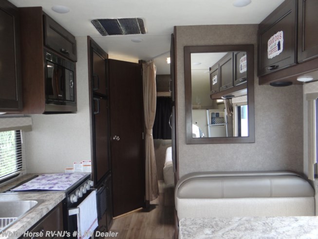 Used 2020 Thor Motor Coach Freedom Elite 22FE Rear East-West Queen Bed Slide available in Williamstown, New Jersey