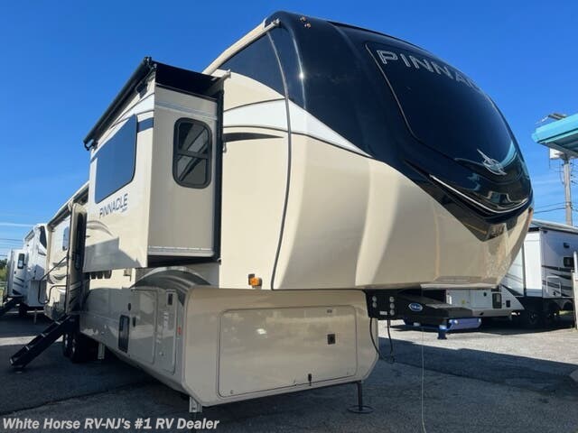 New 2023 Jayco Pinnacle 38FLGS available in Williamstown, New Jersey