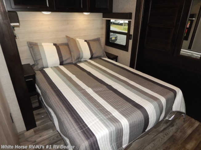 Residential size queen bed!!
