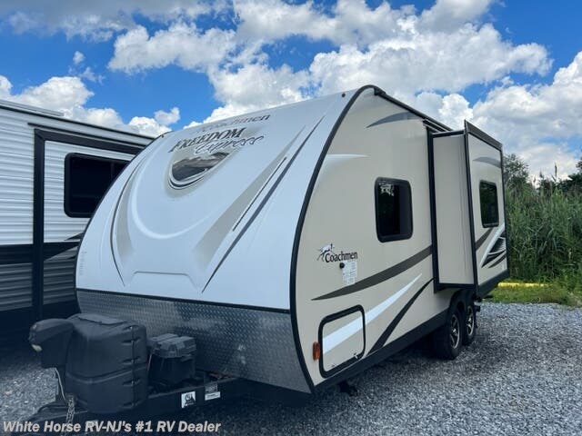 Used 2018 Coachmen Freedom Express Ultra Lite 192RBS Sofa/Bed Slide, Front Walk-Around Queen available in Williamstown, New Jersey