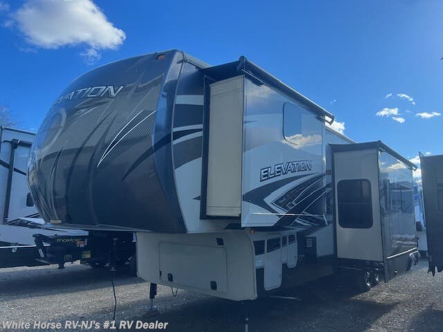 Used 2015 CrossRoads Elevation TF-34RM Richmond Double Slide, Rear Cargo available in Williamstown, New Jersey