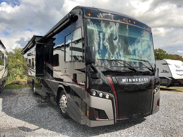 CS15049 2022 Winnebago Forza Diesel 34T Double Slide Stackable