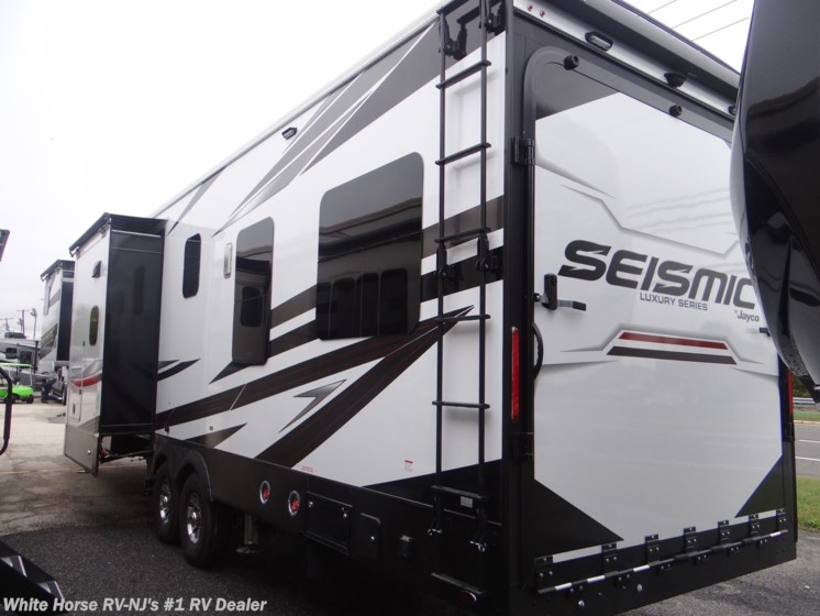 New 2023 Jayco Seismic Luxury Series 3512 available in Williamstown, New Jersey