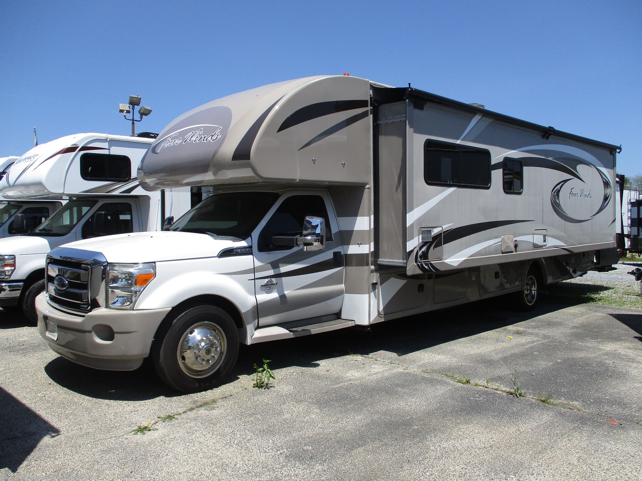 2014 Thor Motor Coach Four Winds Super C Diesel 33SW Full Wall Slide ...