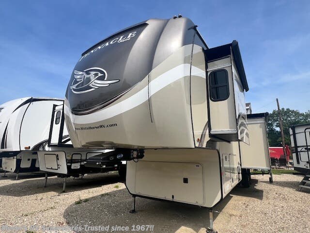 #CS15220 - 2019 Jayco Pinnacle 37MDQS 2-BdRM Mid-Den/Loft, Rear Living ...