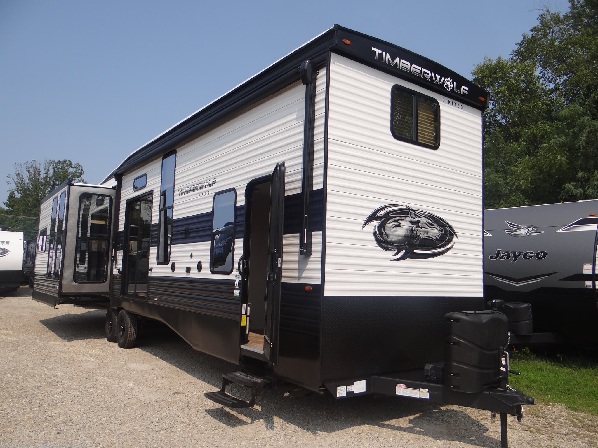 #CHD13795-C - 2023 Forest River Cherokee Timberwolf 39DL Rear Sofa ...