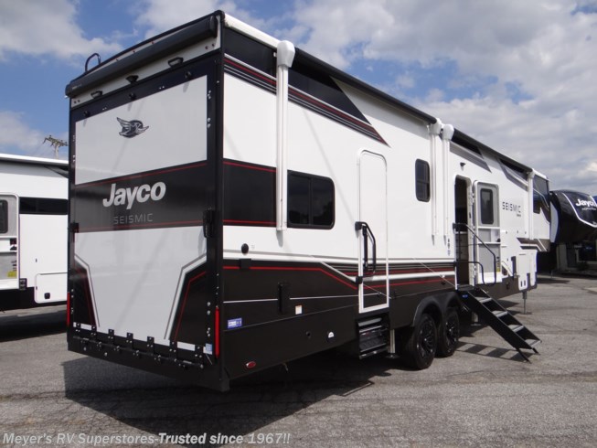 2026 Jayco Seismic 359