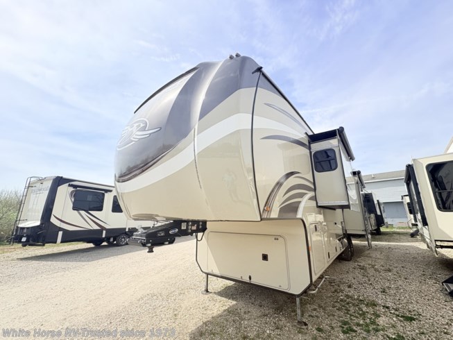 2019 Jayco Pinnacle - Image 1