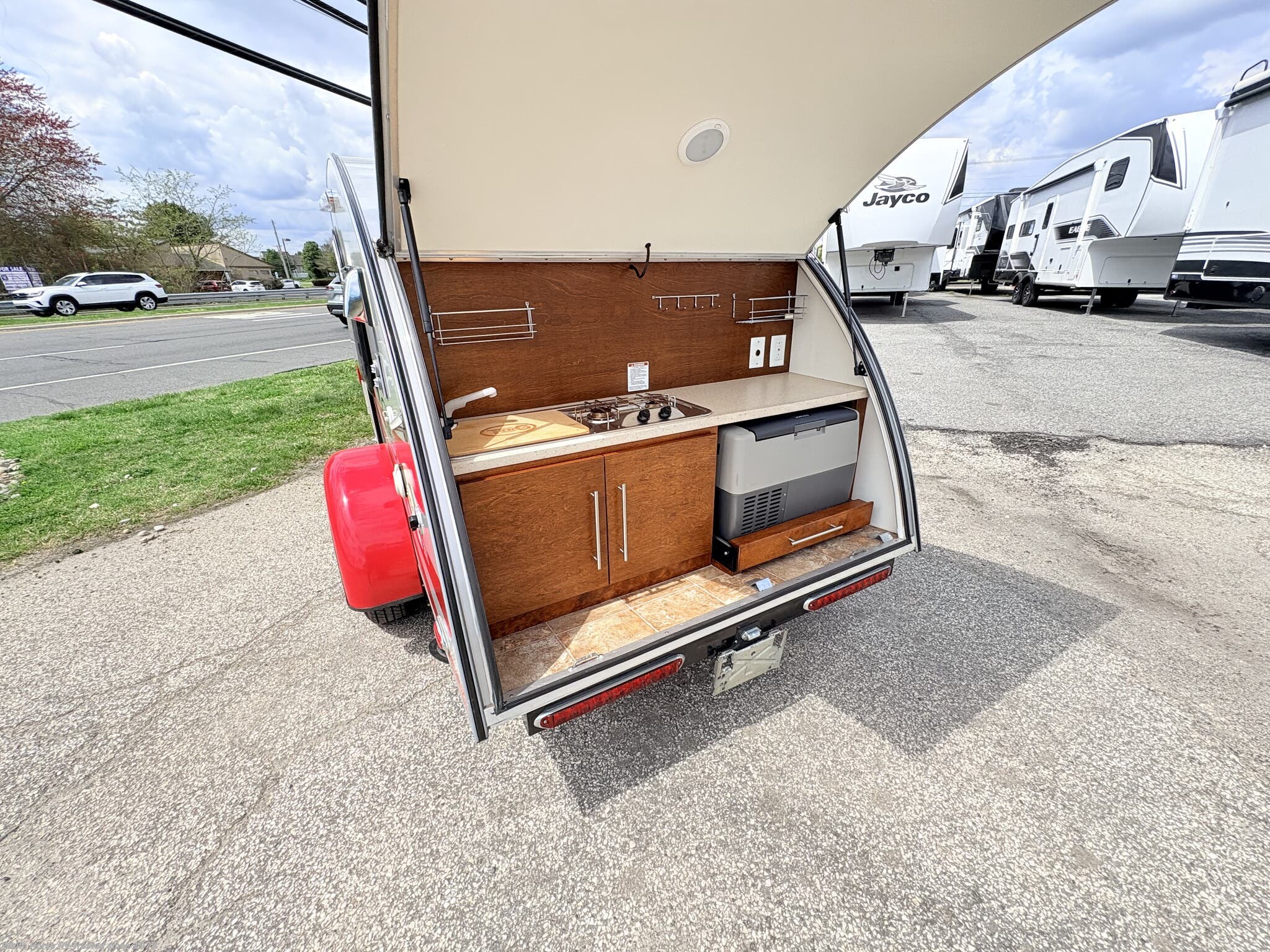 2015 Little Guy T@G - Used Travel Trailer For Sale by White Horse RV Center in Williamstown, New Jersey features Toilet, Queen Bed, Stove Top Burner, Air Conditioning, TV
