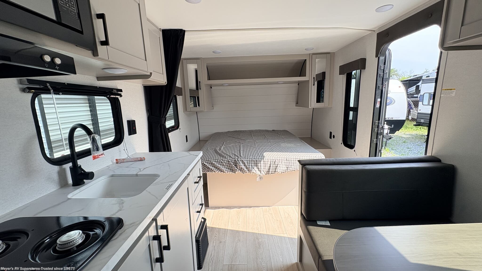 New 2027 Jayco Jay Flight 175FQW available in Williamstown, New Jersey