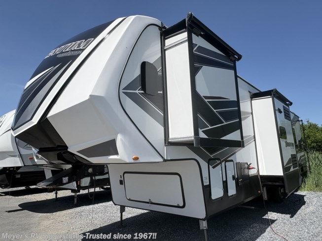 2021 Grand Design Momentum