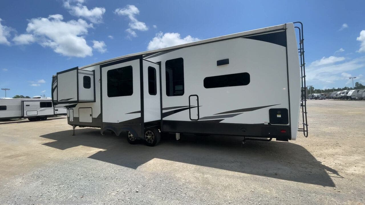 2022 Cardinal Luxury 390FBX by Forest River from Blue Compass RV North Myrtle Beach in Longs, South Carolina