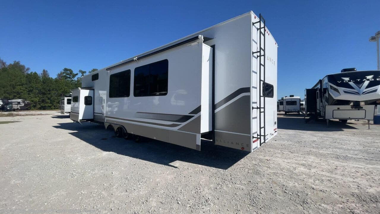 2026 Benchmark 44RKL by Alliance RV from Blue Compass RV North Myrtle Beach in Longs, South Carolina