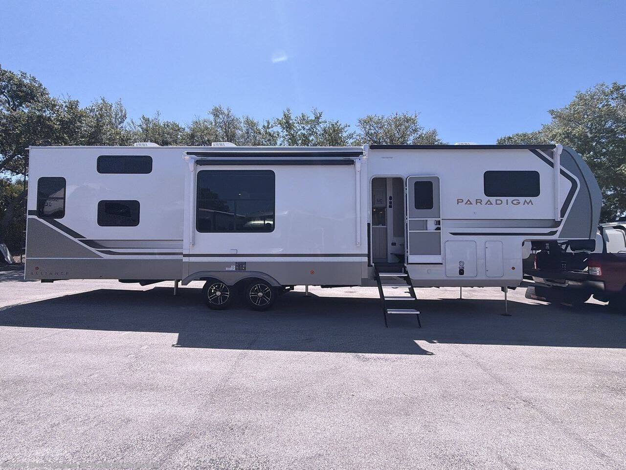 New 2026 Alliance RV Paradigm 395DS available in Longs, South Carolina