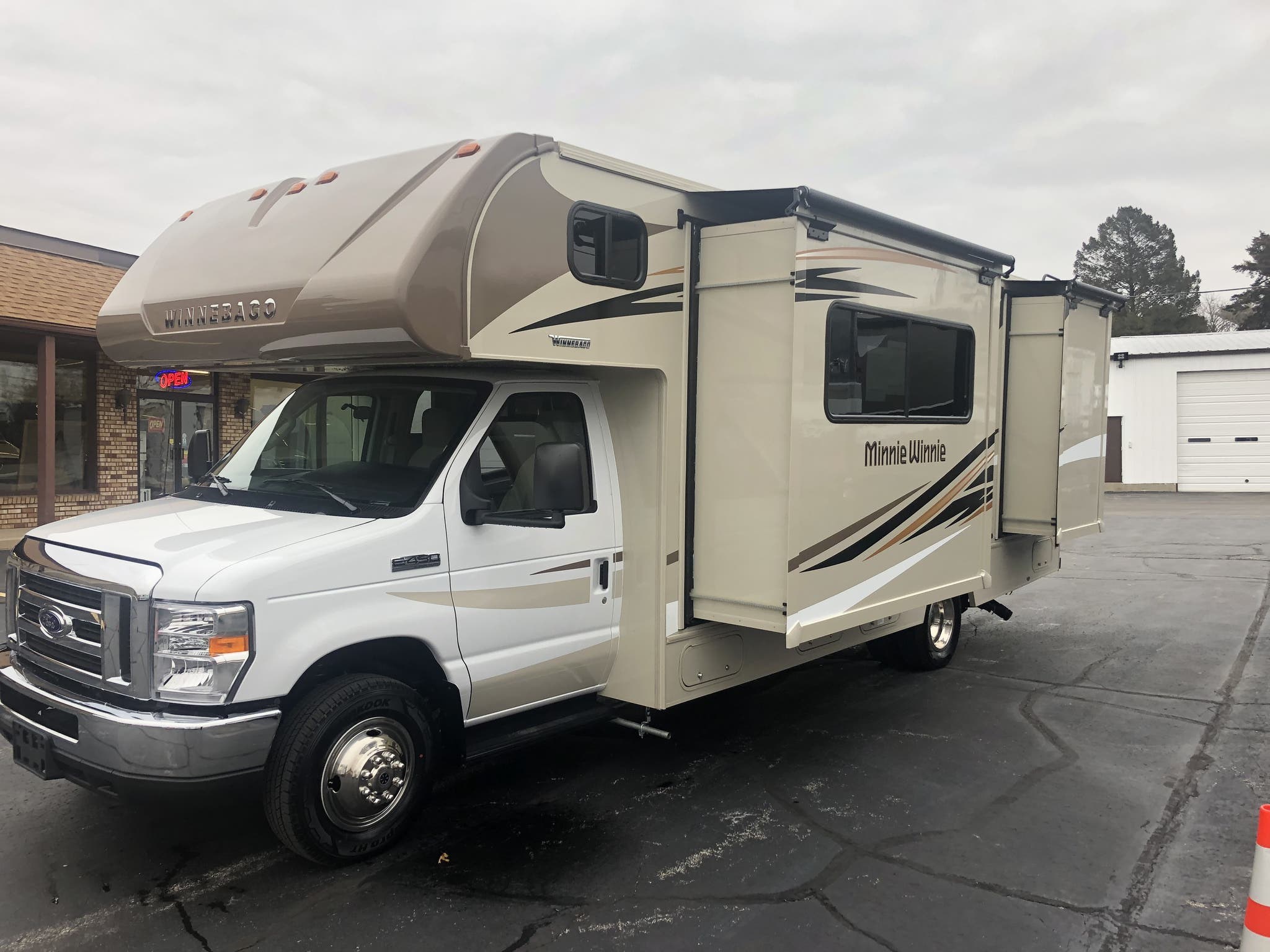 2019 Winnebago Minnie Winnie 26A RV for Sale in Rockford, IL 61101