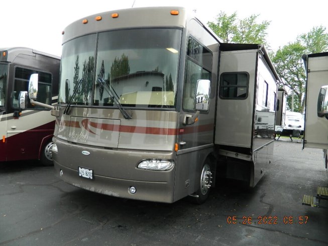 2007 Itasca Meridian 39 k - Used Diesel Pusher For Sale by Winnebago Motor Homes in Rockford, Illinois features Fantastic Fan, Stove, Furnace, Air Conditioning, TV Antenna