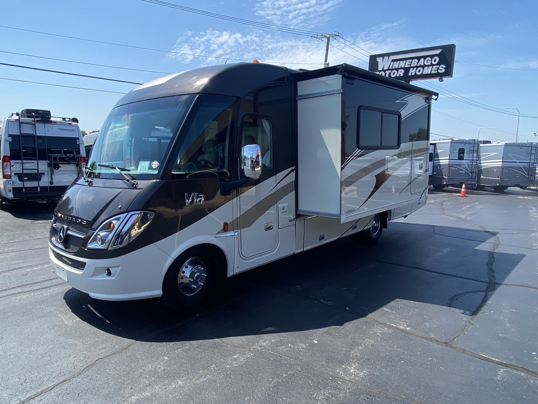 2017 Winnebago Via 25P RV for Sale in Rockford, IL 61101 10881A