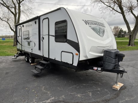 &lt;p&gt;Unit is equipped with power awning , aluminum wheels , spare tire , stab. jacks , power tonque jack , battery pack , dbl door ref/freezer , 30 # lptanks , microwave oven , gas range w/oven , solar battery charge panel , minnie value pkg , Roof A/C ducted , roof ladder , out side speakers , 32&quot; TV , TV antenna , AM/FM/DVD stereo&amp;nbsp;&lt;/p&gt;