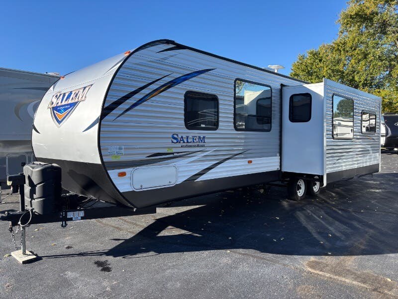 2018 Salem 28RLSS by Forest River from Winnebago Motor Homes in Rockford, Illinois
