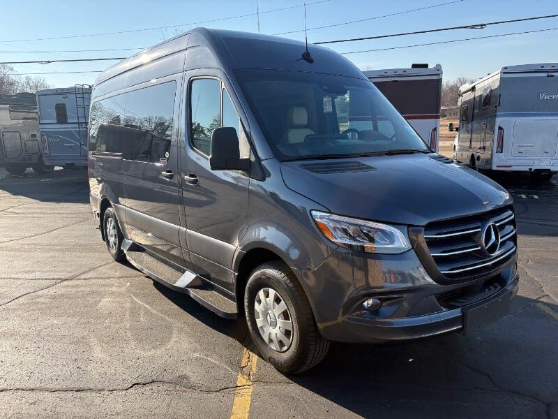 2023 Midwest Designs Daycruiser D4 - Used Class B For Sale by Winnebago Motor Homes in Rockford, Illinois