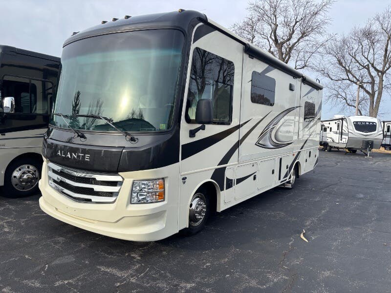 Used 2022 Jayco Alante 27A available in Rockford, Illinois