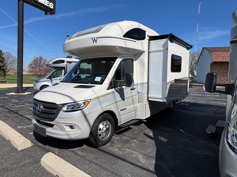 2027 View 24R by Winnebago from Winnebago Motor Homes in Rockford, Illinois