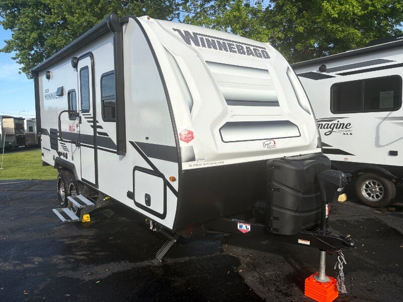 2022 Winnebago Micro Minnie 2108TB - Used Travel Trailer For Sale by Winnebago Motor Homes in Rockford, Illinois