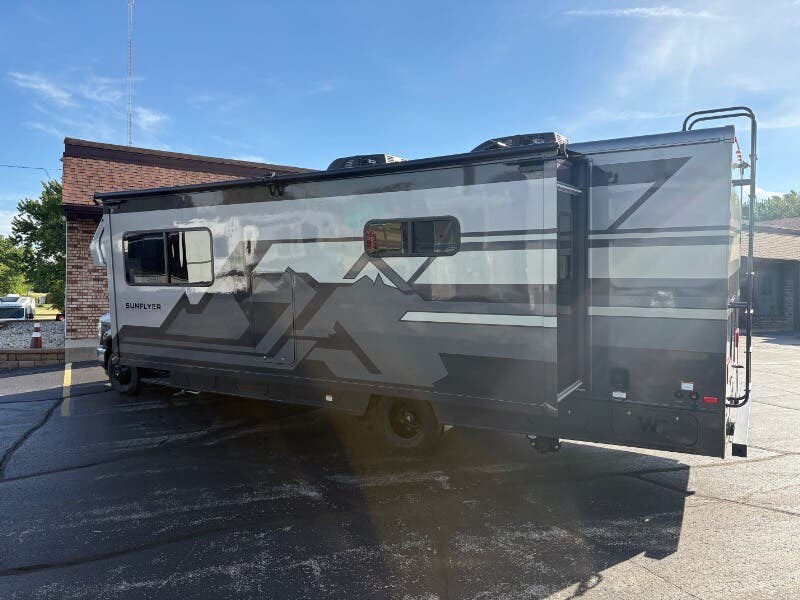 2027 Sunflyer 28MB by Winnebago from Winnebago Motor Homes in Rockford, Illinois