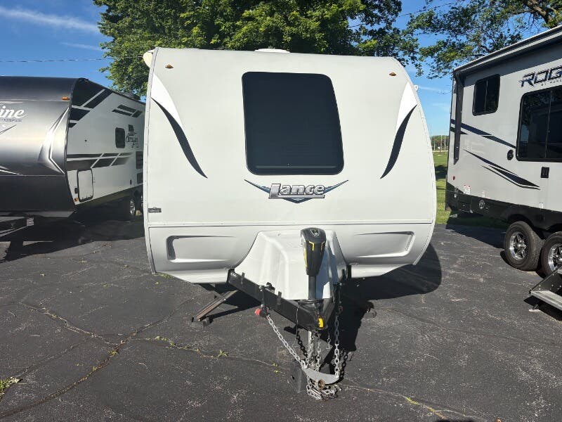 2020 Lance Lance 1995 - Used Travel Trailer For Sale by Winnebago Motor Homes in Rockford, Illinois