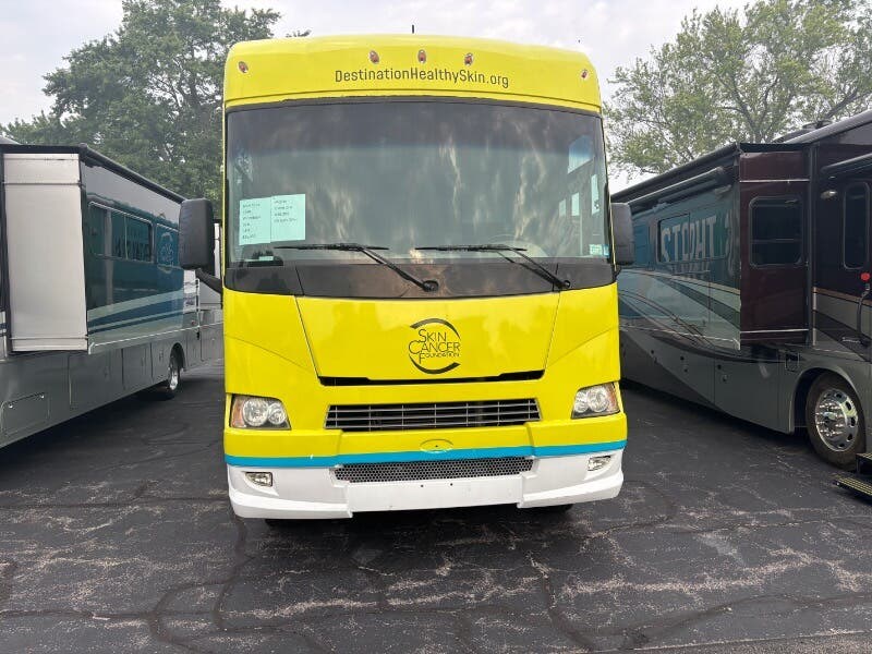 2010 Winnebago Adventurer 35Z - Used Class A For Sale by Winnebago Motor Homes in Rockford, Illinois