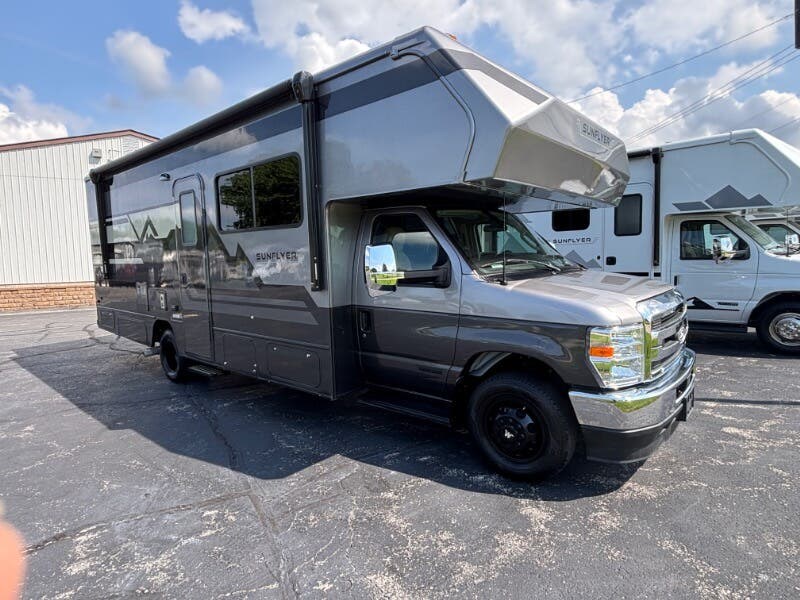 2027 Winnebago Sunflyer 326FE - New Class C For Sale by Winnebago Motor Homes in Rockford, Illinois