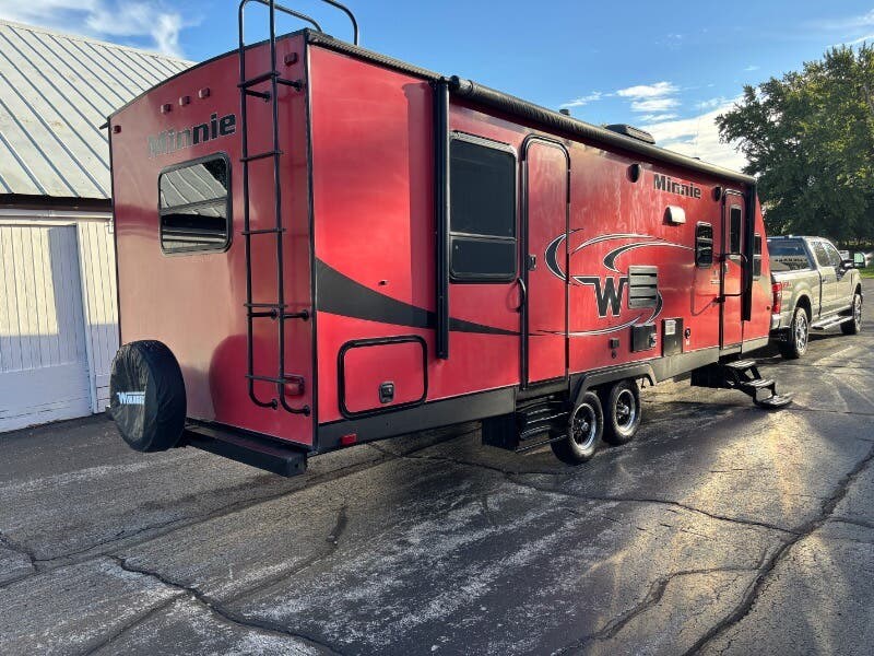2019 Winnebago Minnie 2500FL - Used Travel Trailer For Sale by Winnebago Motor Homes in Rockford, Illinois