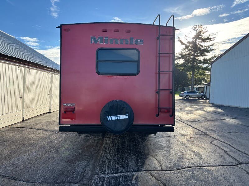 2019 Minnie 2500FL by Winnebago from Winnebago Motor Homes in Rockford, Illinois
