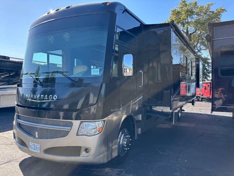 2015 Adventurer 38Q by Winnebago from Winnebago Motor Homes in Rockford, Illinois