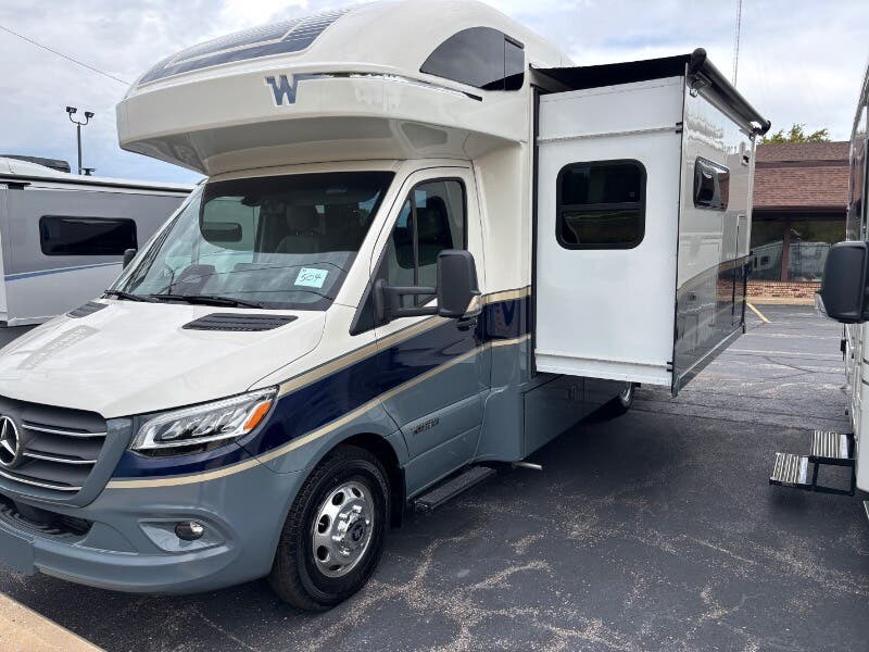 2027 View 24T by Winnebago from Winnebago Motor Homes in Rockford, Illinois